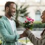 How to Give a Flower to Your Girlfriend and Make It Unforgettable